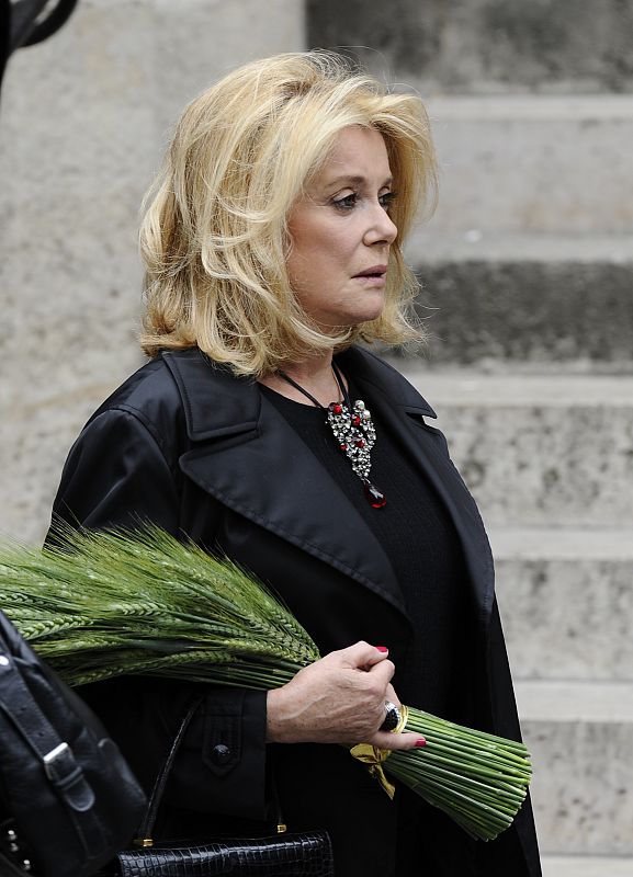 Catherine Deneuve despide a Saint Laurent