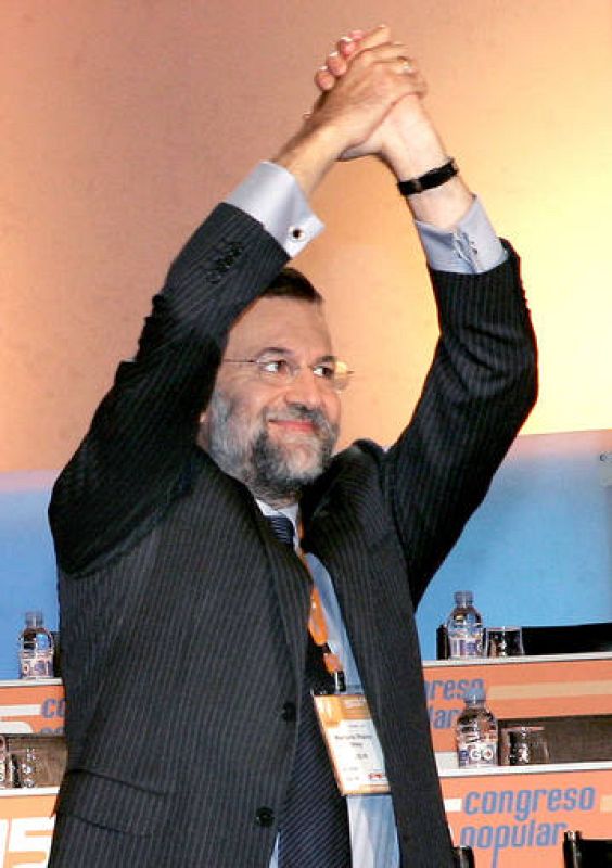 Rajoy saluda en el XV Congreso del PP 