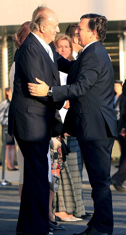 El Rey saluda a Durao Barroso