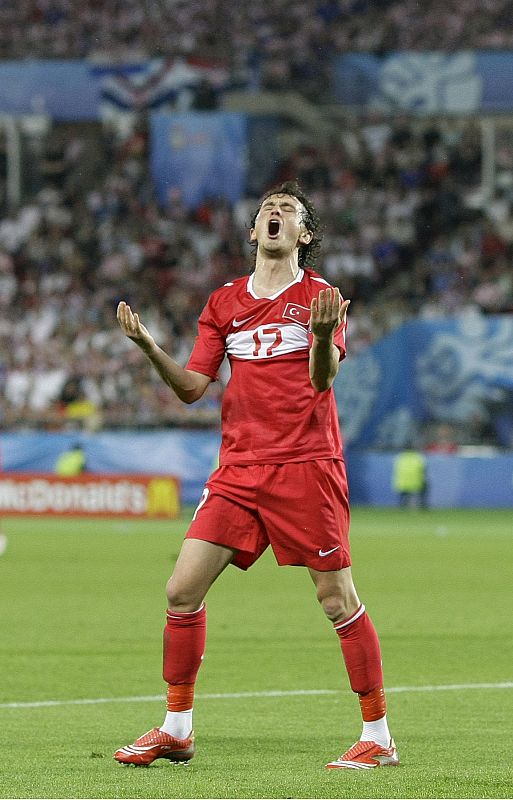 El delantero turco, Tuncay Sanli, uno de los mejores de Turquíoa en el partido contra Croacia.