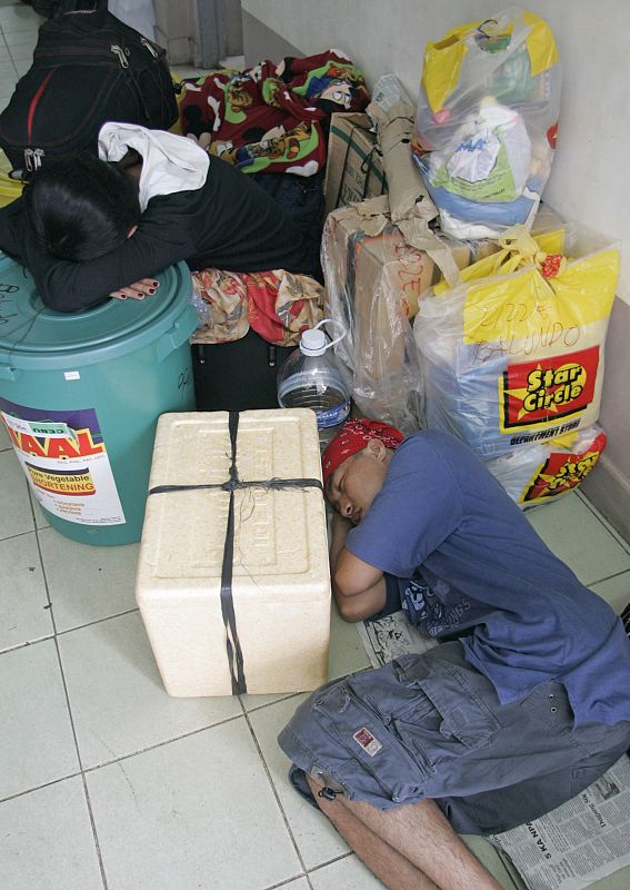 Las Fuerzas Armadas han comenzado a hacer acopio de arroz y otro material de emergencia
