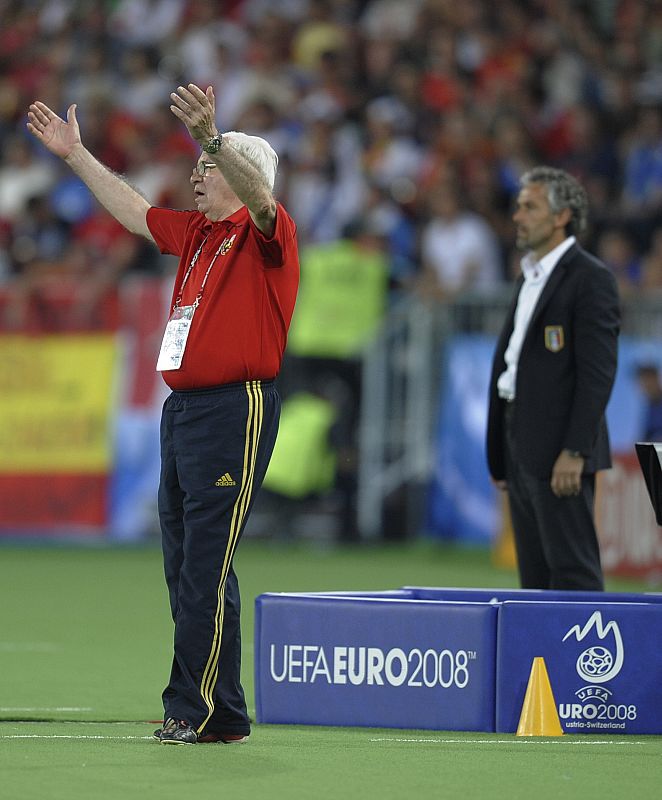 Luis Aragonés da instrucciones