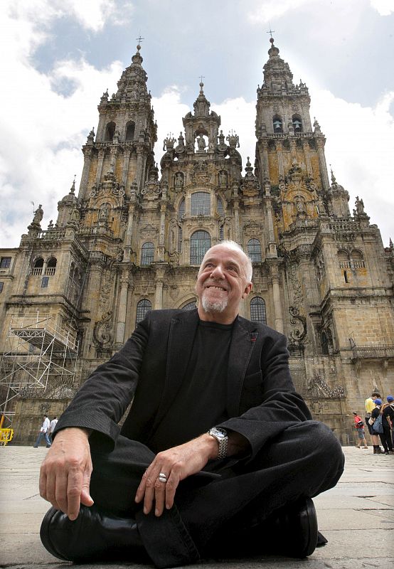 EL ESCRITOR PAULO COELHO RECONOCE QUE SU VIDA CAMBIÓ TRAS LLEGAR A COMPOSTELA