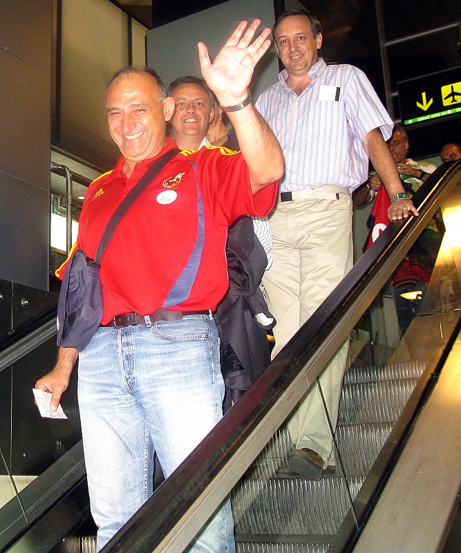 A última hora, estos amigos extremeños se apuntaron para pasar el día en Viena. Con una sonrisa, se dejarán las gargantas animando a los de Luis.