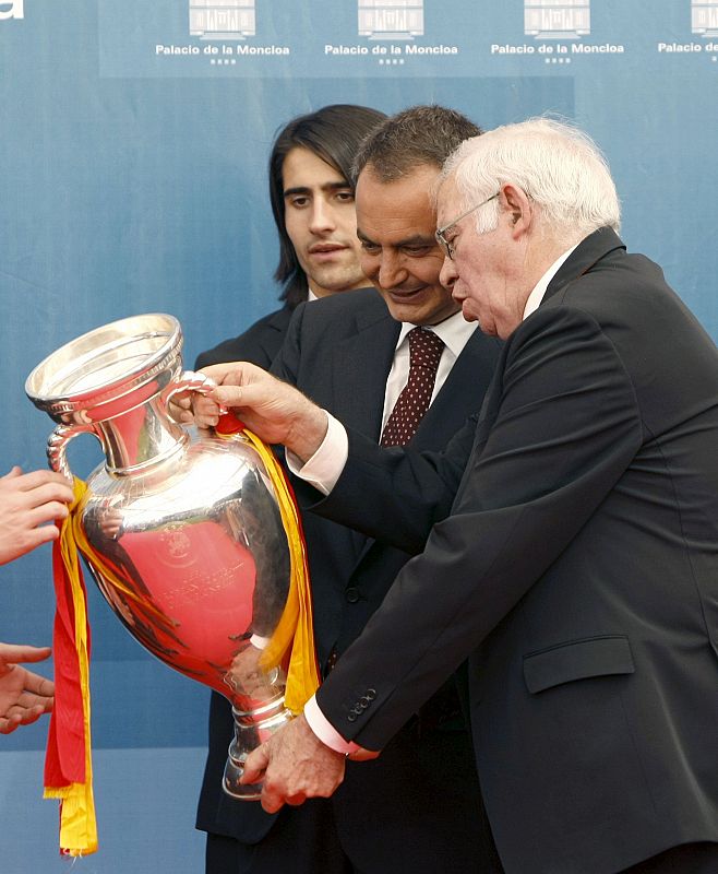 El presidente del Gobierno se ha mostrado muy satisfecho del triunfo y del juego que ha mostrado la selección española en el torneo europeo.