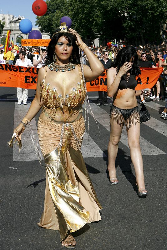 Cabecera del desfile del Orgullo Gay que se celebra en las calles de Madrid.