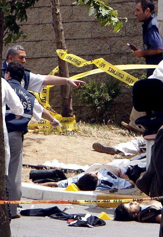ENFRENTAMIENTO ENTRE POLICÍA Y HOMBRES ARMADOS DEJA SEIS MUERTOS EN CONSULADO ESTADOUNIDENSE EN ESTAMBUL
