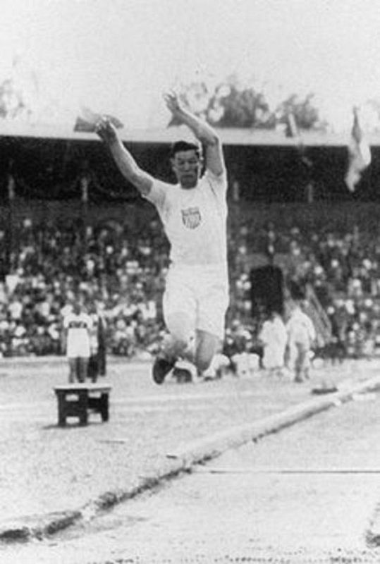 El deportista, Jim Thorpe, consiguió el oro en decatlon y pentatlon