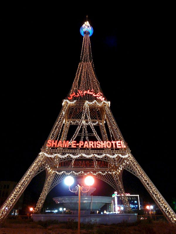 Réplica de la Torre Eiffel en Kabul