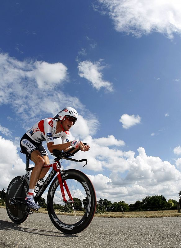 El ciclista del CSC Saxo Bank, Frank Schleck, durante la penúltima etapa de 95º Tour de Francia.