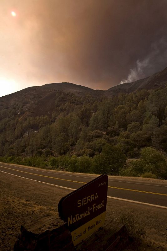 El fuego amenaza el Parque Nacional de Yosemite