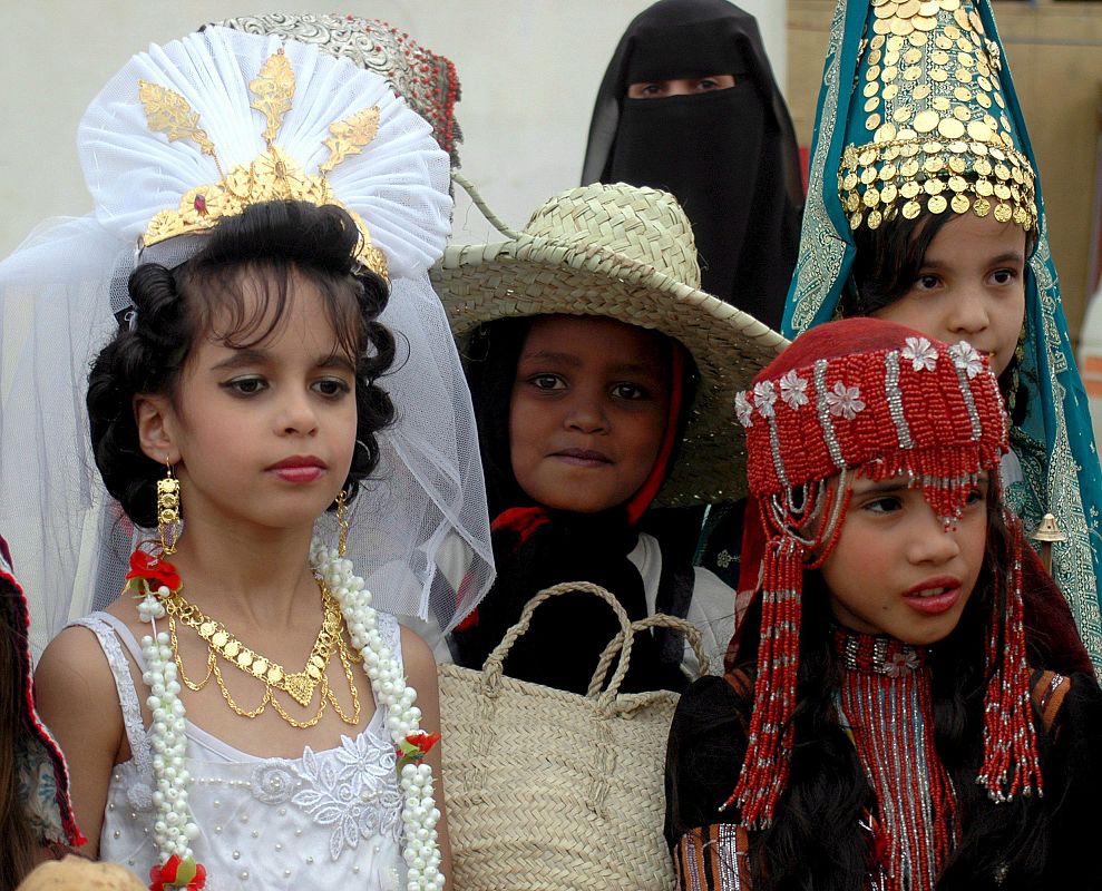 Desfile de moda tradicional en Yemen