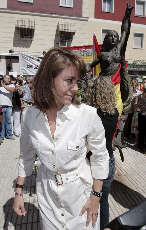 La secretaria general del PP, María Dolores de Cospedal, en el homenaje de la AVT celebrado a las víctimas del etarra Iñaki de Juana Chaos.