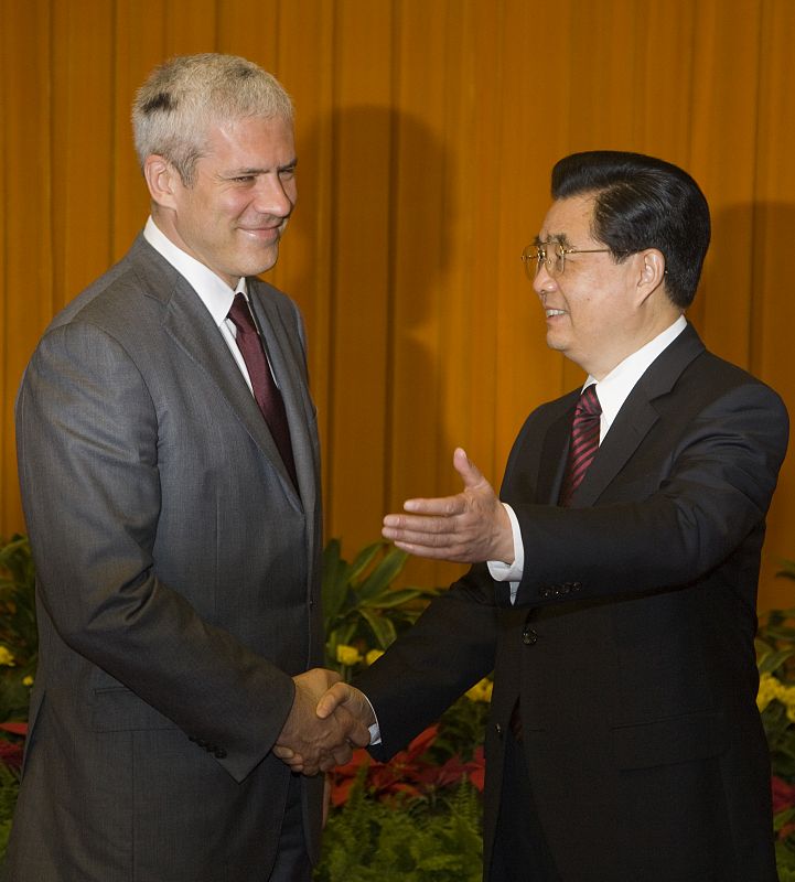 Serbian President  Tadic meets with Chinese President Hu at the Great Hall of the People in Beijing