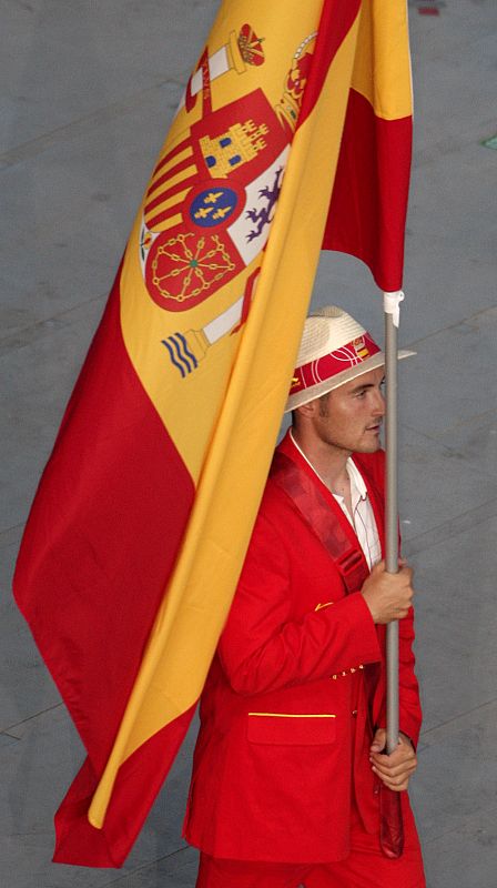 El campeón olímpico David Cal ha portado con gran orgullo y entusiasmo la bandera de España.