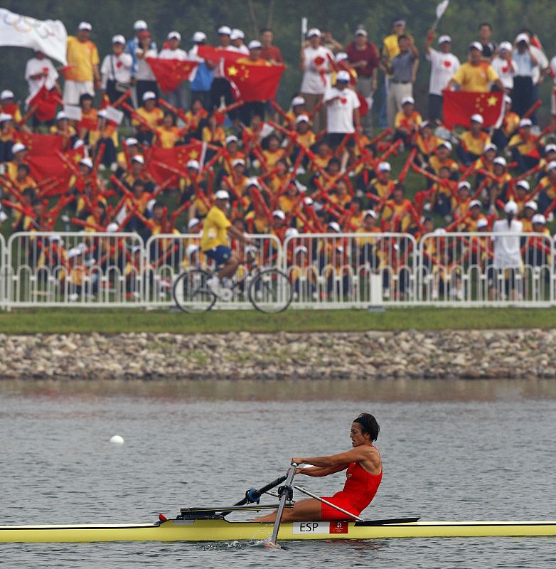 Spectators cheer as Nuria Dominguez of Spain takes part in the women's single Sculls heat 2 rowing competition during the Beijing 2008 Olympic Games