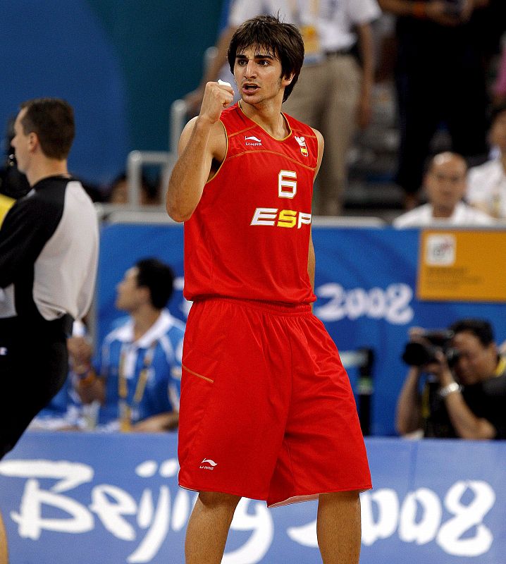 Ricky Rubio, de diecisiete años, ha mostrado su gran calidad durante el partido contra China.