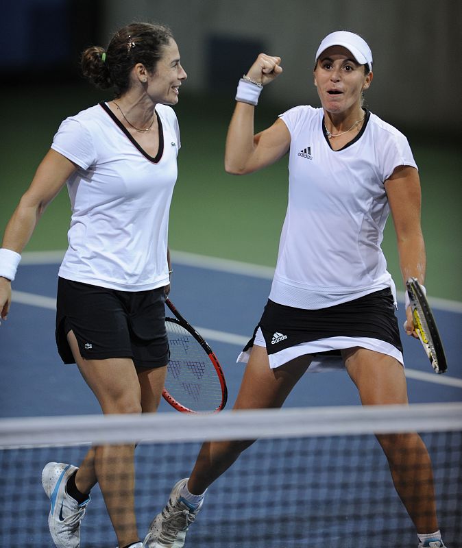 Virginia Ruano y Anabel Medina caminan firmes hacia el podio del torneo de dobles femenino