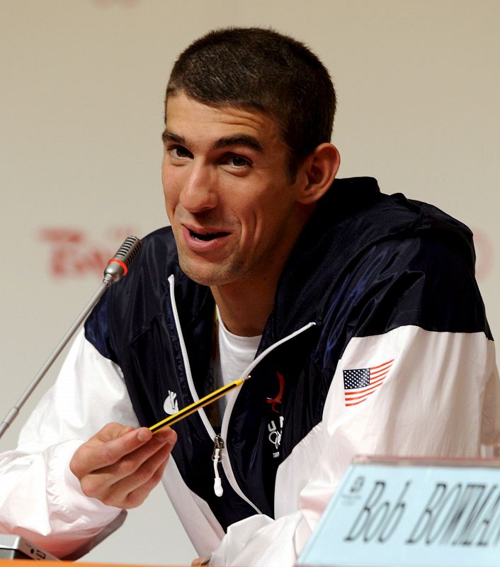 Michael Phelps comparece en rueda de prensa en los Juegos Olímpicos de Pekín 2008 en la capital china hoy, domingo 17 de agosto. Phelps pasará a la historia del Olimpismo después de ganar hoy su octava medalla de oro en los Juegos Olímpicos de 2008,