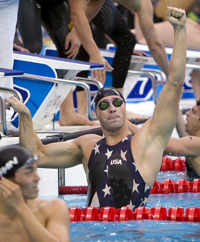 El nadador estadounidense Jason Lezak compitió en la prueba de relevos 4x100, en el Centro Acuático de Pekin. Lezak y sus compañeros de equipos, entre ellos Michael Phelps, batieron con 3:29.34, el récord del mundo.