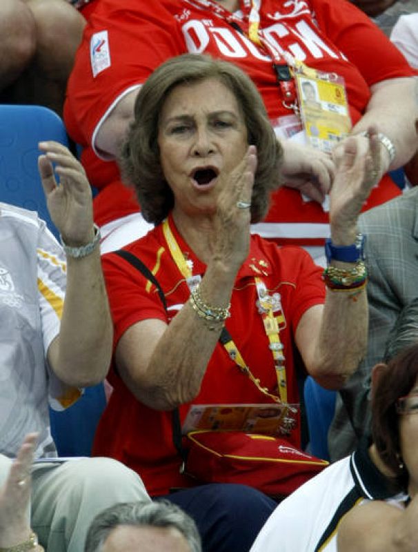 La reina doña Sofía ha acudido a la competición de natación sincronizada en la que participa España.