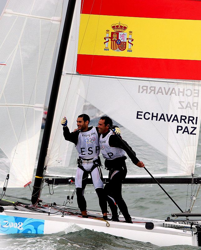 Los regatistas españoles han quedado por delante de los australianos Darren Bundock y Glenn Ashby, que han conseguido la medalla de plata, y los argentinos Santiago Lange y Carlos Espínola, que se han hecho con el bronce.