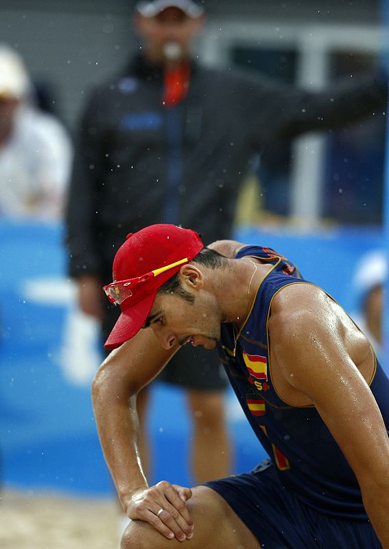 Pablo Herrera of Spain reacts after losing a point during their men's preliminary round beach volleyball match against China at the Beijing 2008 Olympic Games