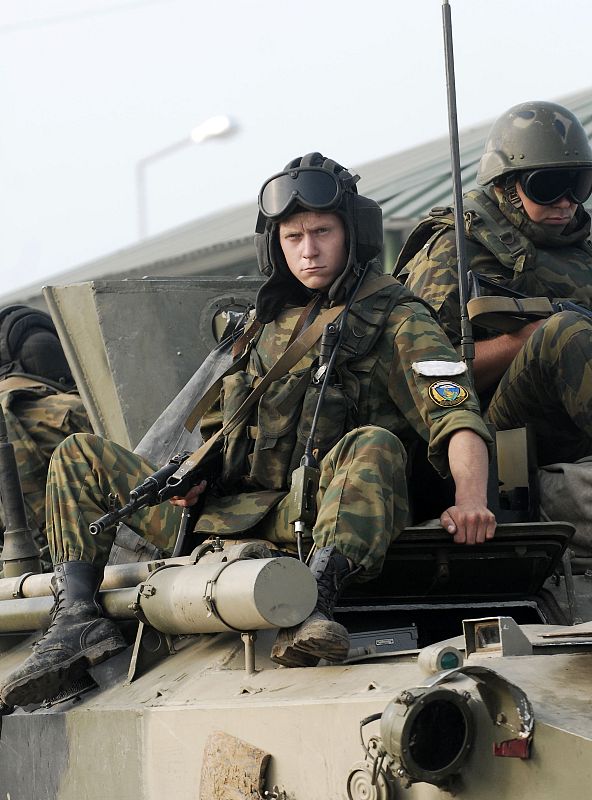 Tropas rusas en la ciudad georgiana de Senaki, este sábado.