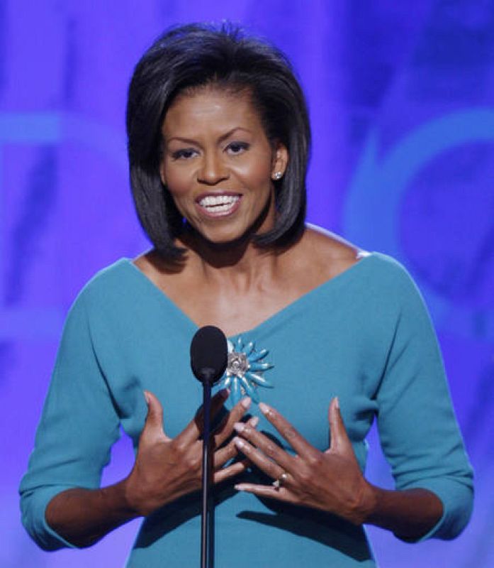 Michelle Obama, esposa del senador Barack Obama, interviene en la Convención Demócrata de la que su marido saldrá proclamado oficialmente candidato a la Casa Blanca. 