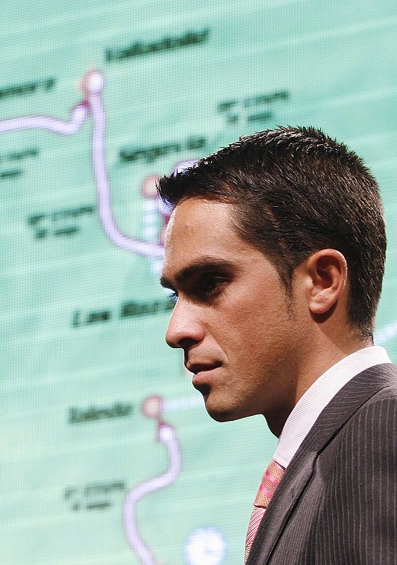 Uno de los grandes favoritos, Alberto Contador, durante la ceremonia de presentación de la Vuelta.