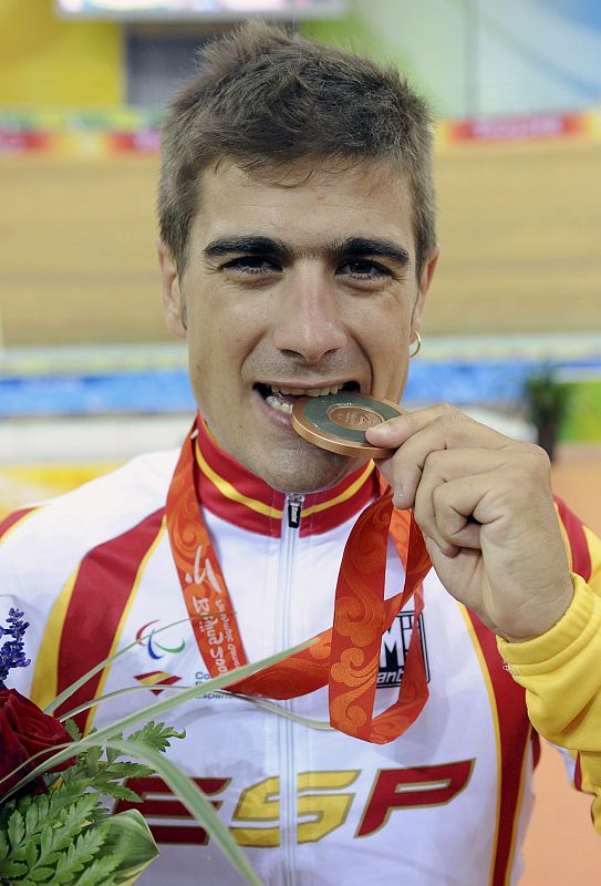 El ciclista madrileño César Neira ha conseguido la primera medalla en los Juegos Paralímpicos de Pekín.