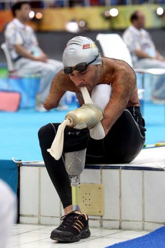 El español Ricardo Ten se prepara para competir en los 500 metros mariposa.