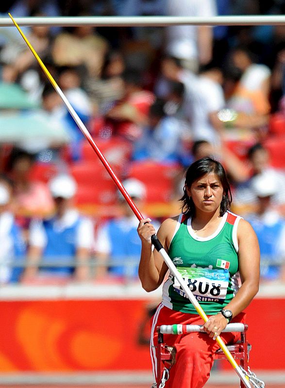 La mexicana Jeny Velazco en la prueba de lanzamiento de jabalina.