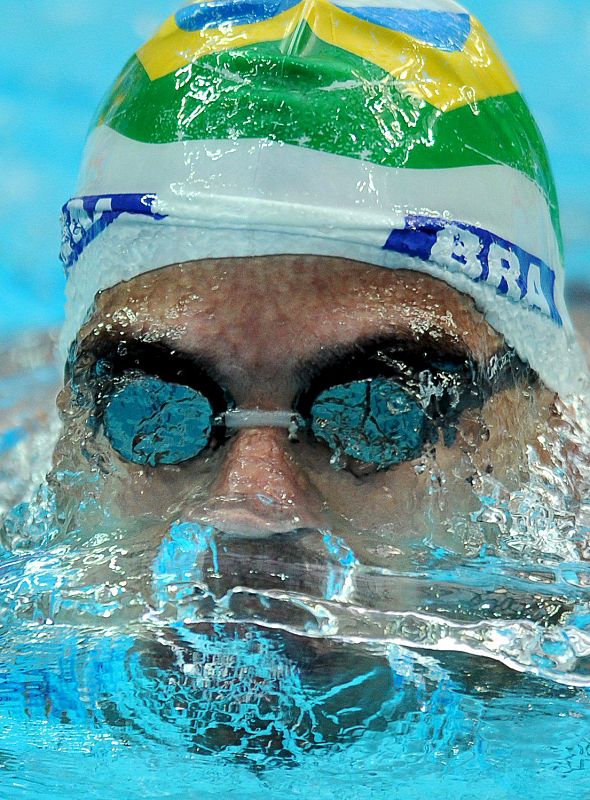 El nadador paralímpico brasileño Daniel Díaz durante su participación en la prueba de 200m estilos