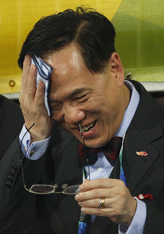 El jefe del ejecutivo de Hong Kong asiste a las competiciones ecuestres.