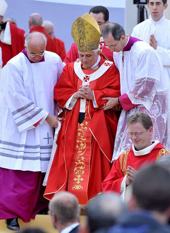 EL PAPA BENEDICTO XVI VISITA LOURDES