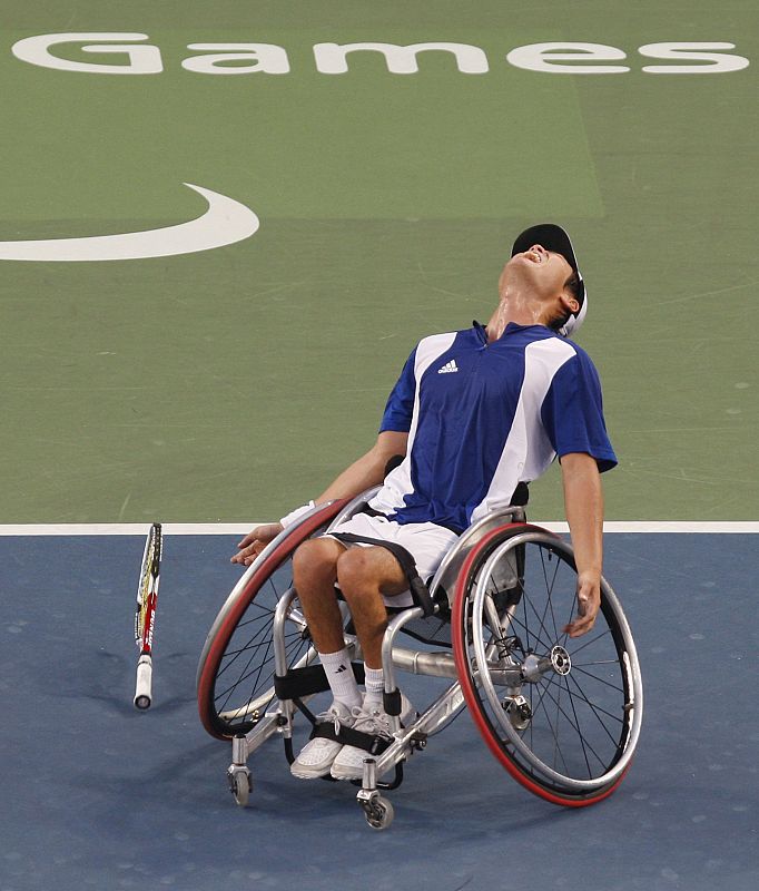 El japonés Shingo Kunieda ha ganado la medalla de oro en tenis sobre ruedas, en la final ante el holandés Robin Ammerlaan.