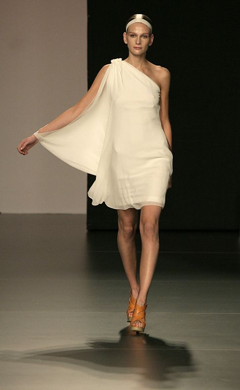 Desfile de la colección de Juanjo Oliva para la temporada Primavera-Verano 2009 presentada en CIBELES MADRID.