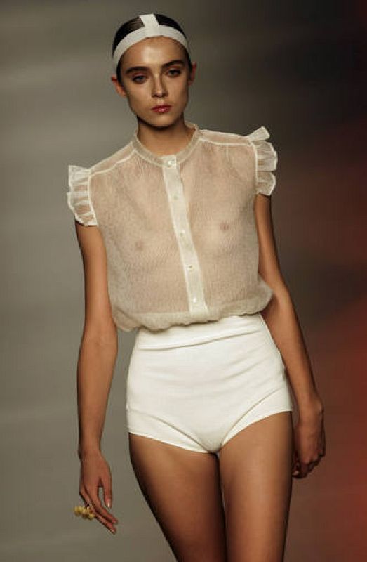 Uno de los diseños que Juanjo Oliva ha presentado en Cibeles Madrid Fashion Week.