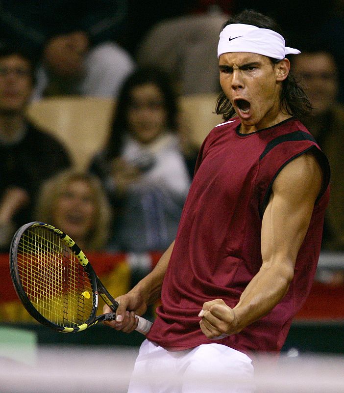 Rafa Nadal celebra un punto en el partido de Copa Davis de 2004 que le enfrentó a Andy Roddick.