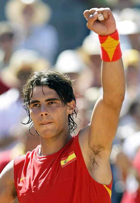 Nadal gana a Querrey 6-7, 6-4, 6-3 y 6-4, sumando el primer punto para España.