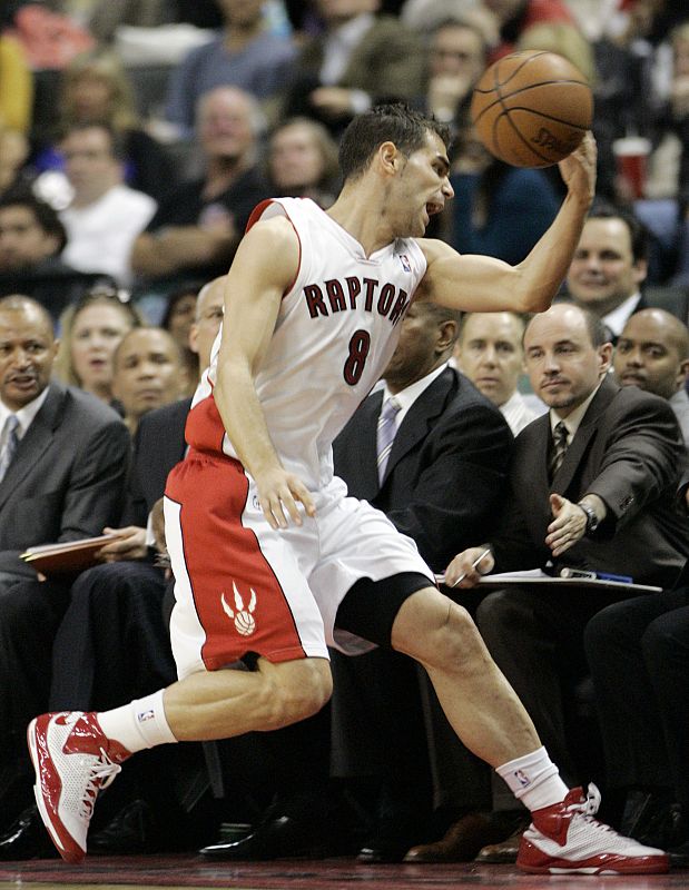 Calderón tuvo que asumir la temporada pasada las riendas del equipo, tras la lesión de TJ Ford, durante cuarenta partidos.
