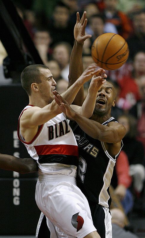 San Antonio Spurs Bruce Bowen defends against Portland Trail Blazers Sergio Rodriguez of Spain during third quarter NBA basketball action in Portland