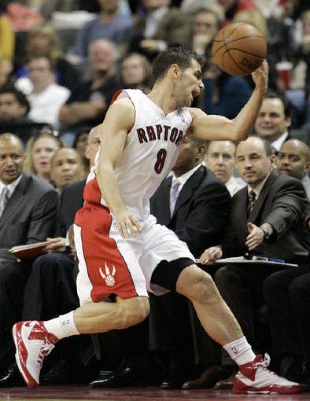 Calderón tuvo que asumir la temporada pasada las riendas del equipo, tras la lesión de TJ Ford, durante cuarenta partidos. 