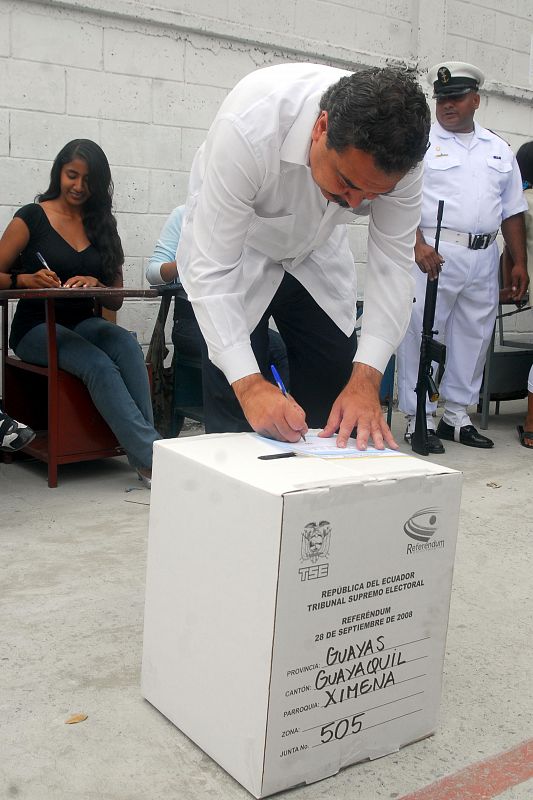 Ecuador's opposition leader and Guayaquil Mayor Jaime Nebot casts his vote during the referendum in Guayaquil