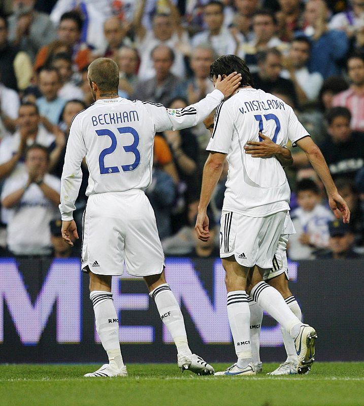 Real Madrid's Van Nistelrooy leaves the pitch during their Spanish First Division soccer match against Real Mallorca in Madrid