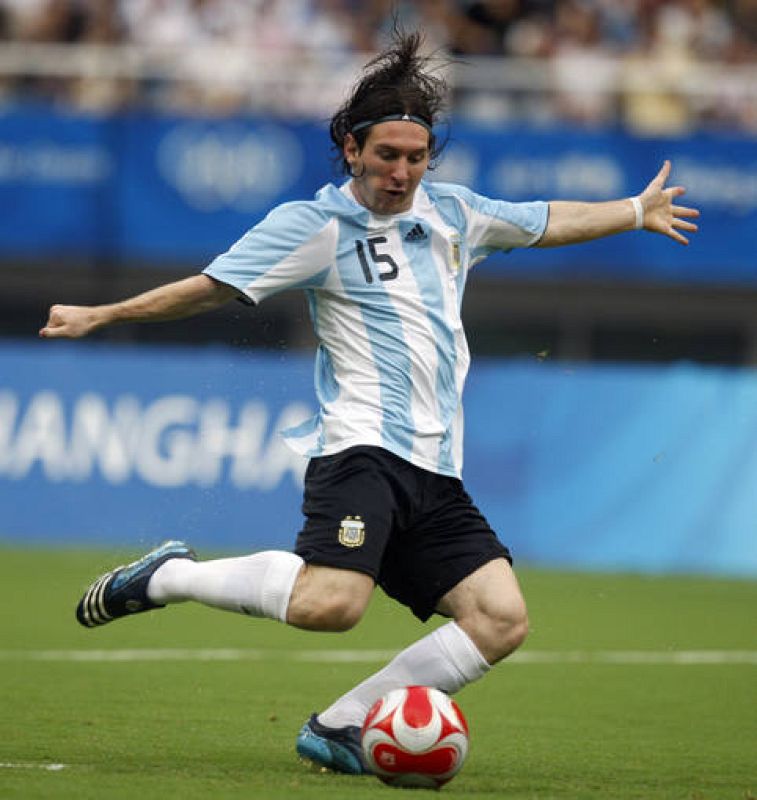 La "pulga" deslumbró al público chino de Pekín con sus regates y sus goles.