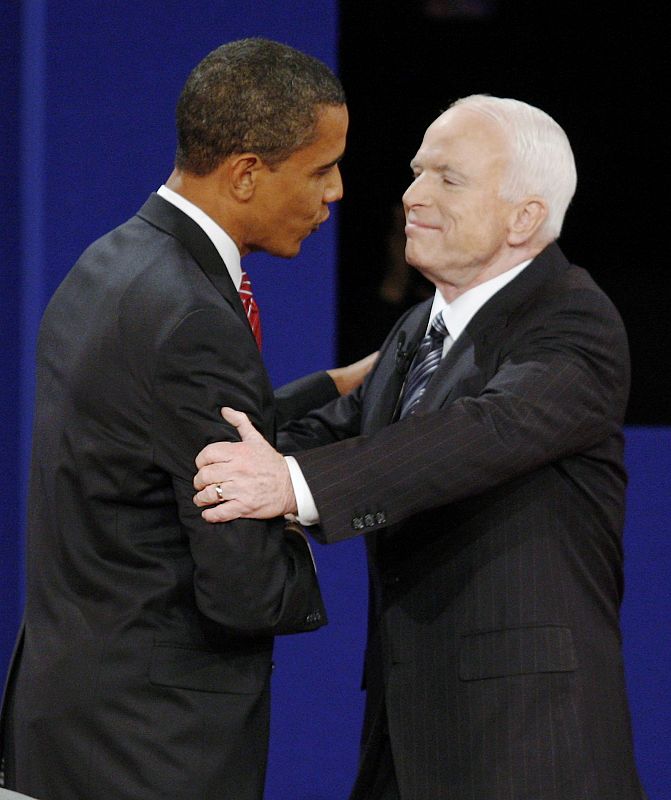 CBS anchorman Bob Schieffer talks to the audience during the final presidential debate in New York