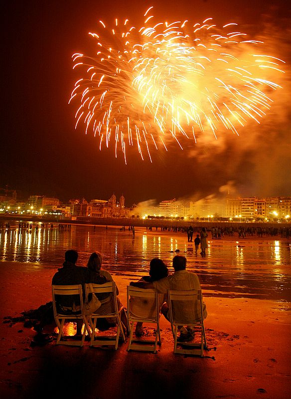 Fuegos artificiales sobre San Sebastián.