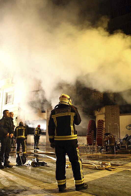 UN INCENDIO EN UN RESTAURANTE OBLIGA A DESALOJAR EL EDIFICIO